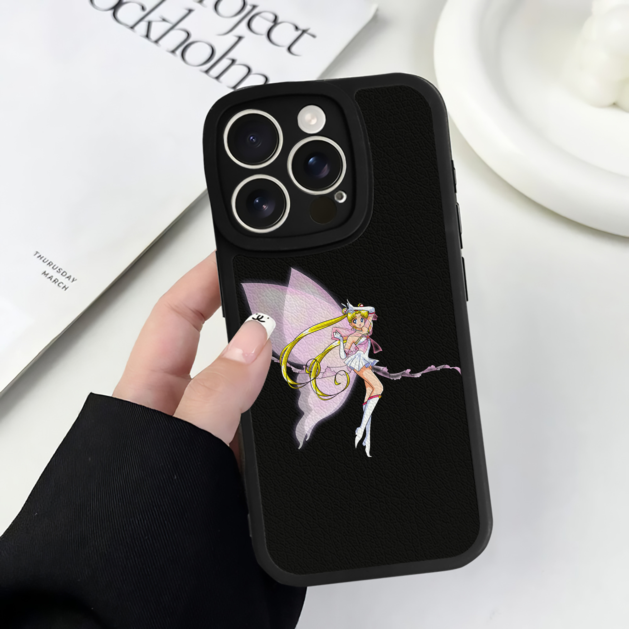 （画像用） 美少女戦士セーラームーン 月野 うさぎ つきの うさぎ Sailor Moon Tsukino Usagi 【iPhone 16シリーズ対応】シリコンスマホケース（レザー調） 材質：シリコン